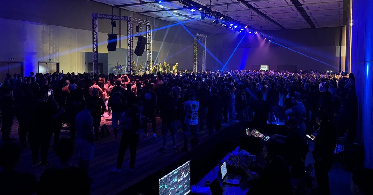 Show com multidão paisagem