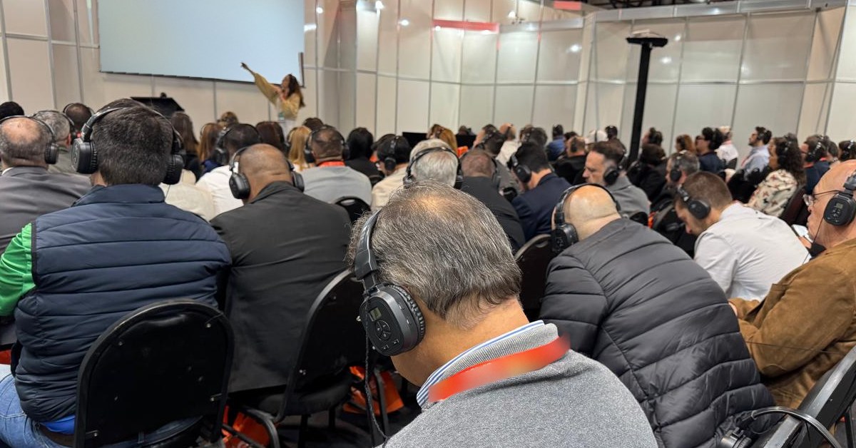 Plateia com fones, congresso internacional paisagem