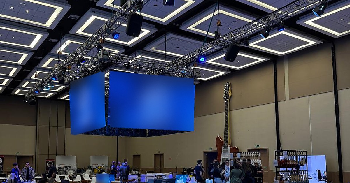 LED suspenso em convenção de marca paisagem